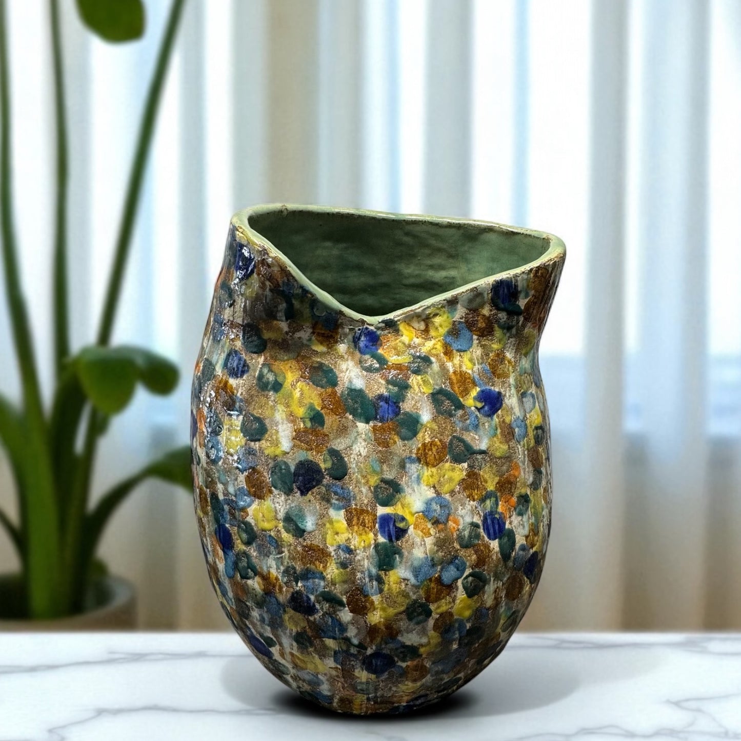 Decorative vase with mosaic pattern