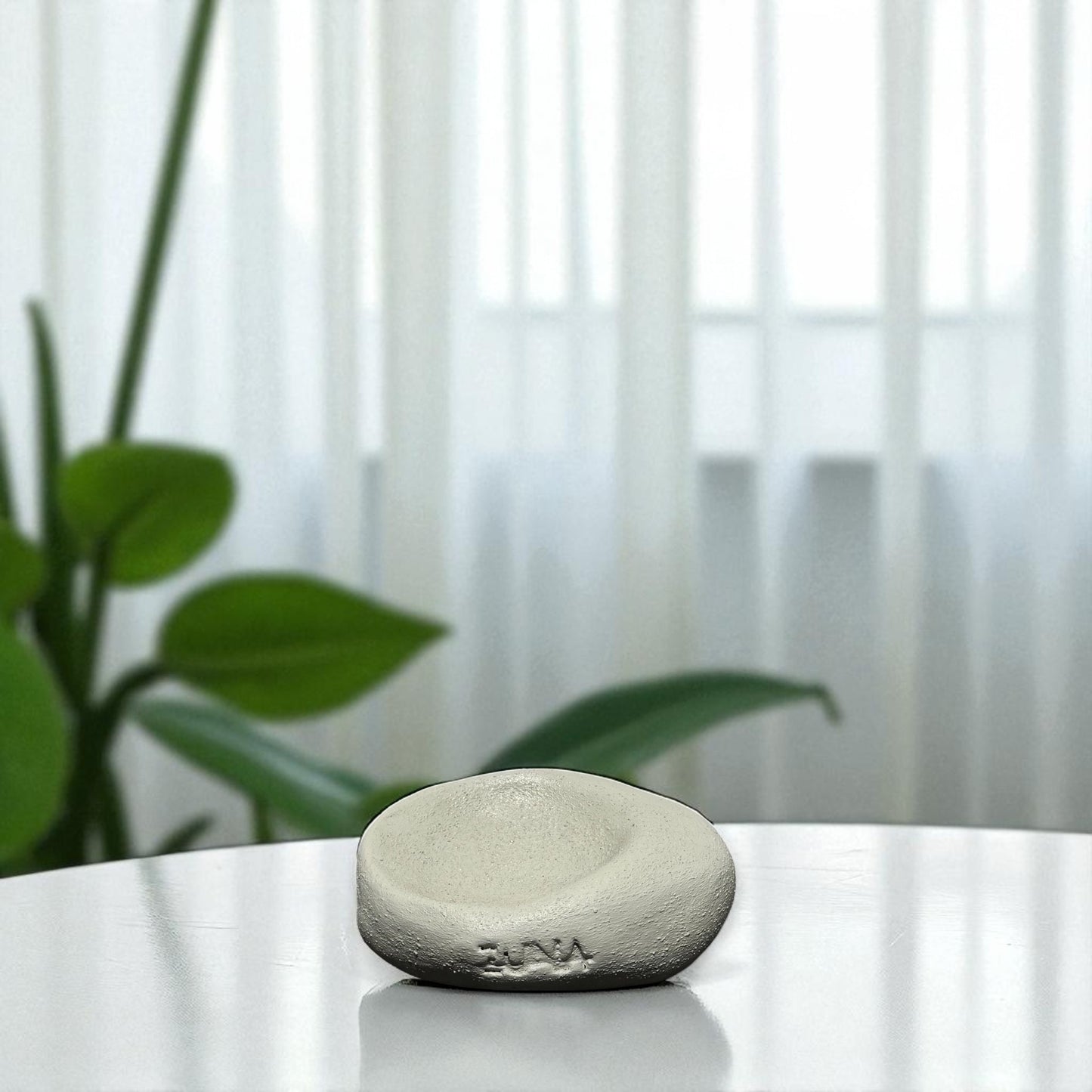 the grey round holder