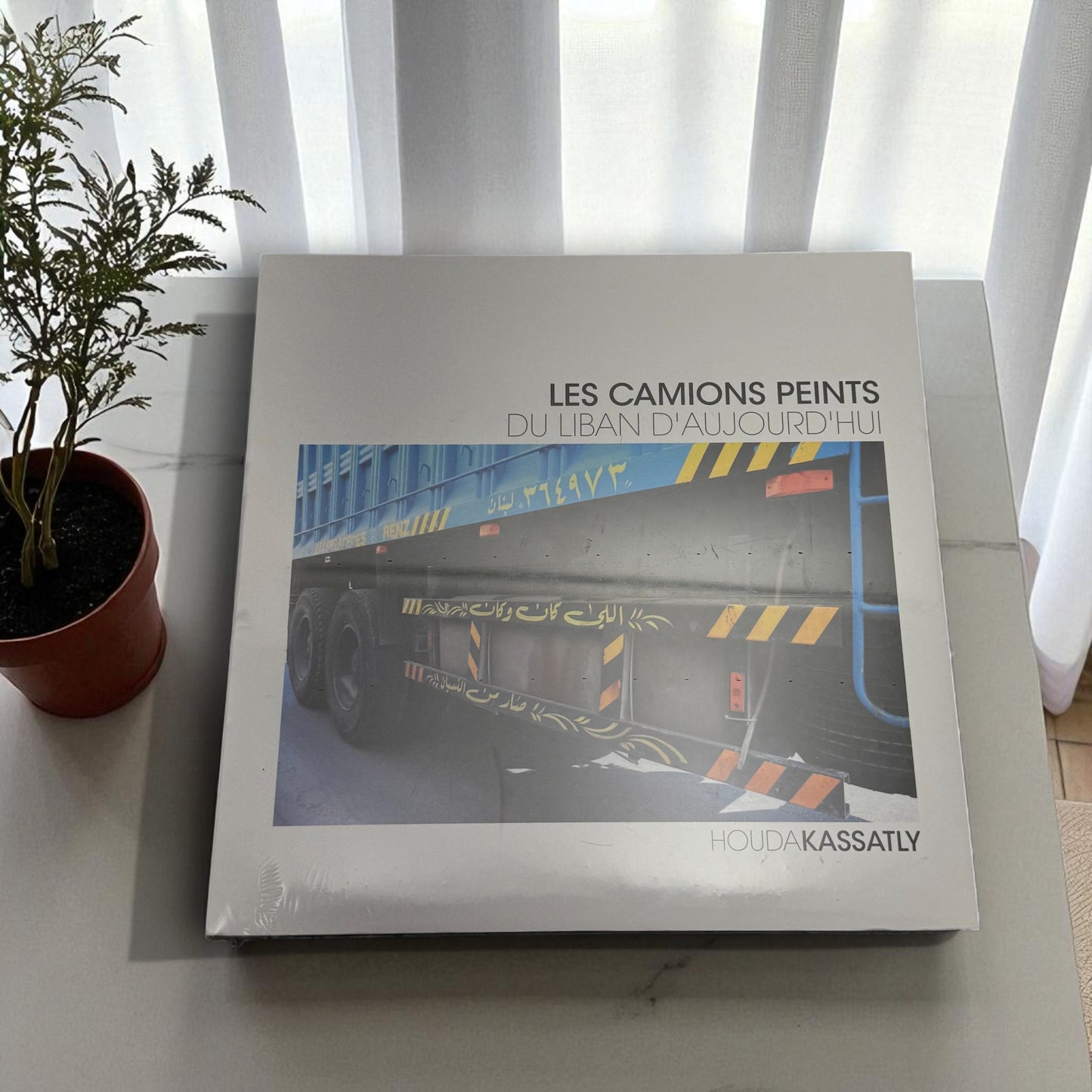 Book titled 'Les Camions Peints' by Houda Kassatly