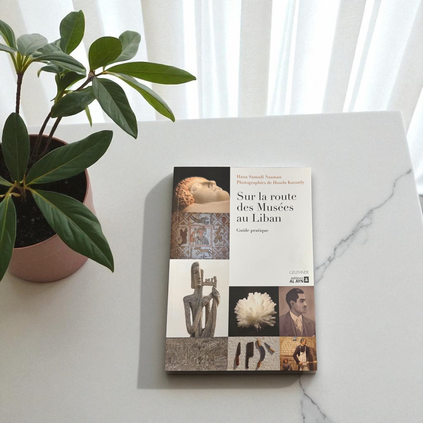 Book titled 'Sur la route des Musèes au Liban'