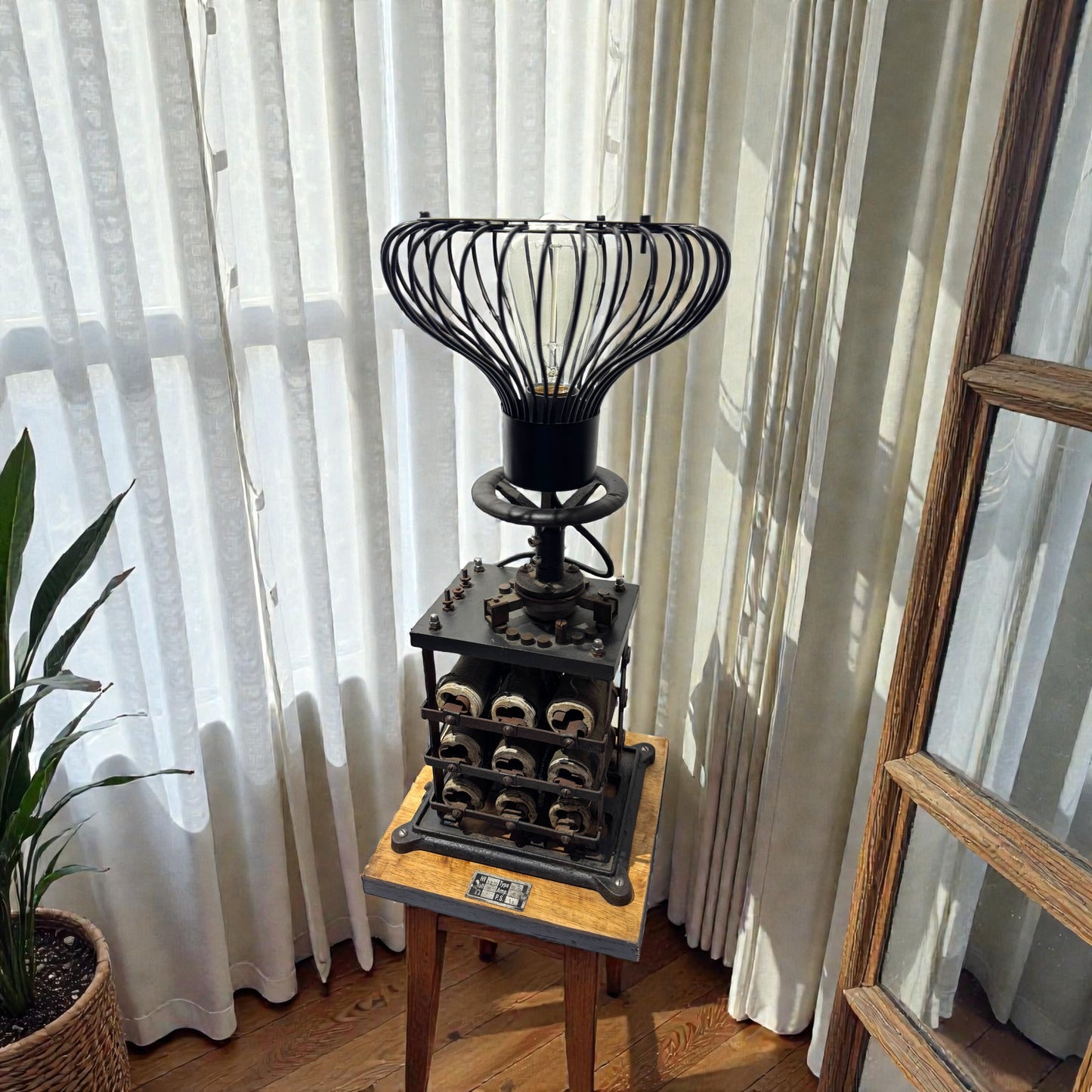 High tension light lamp